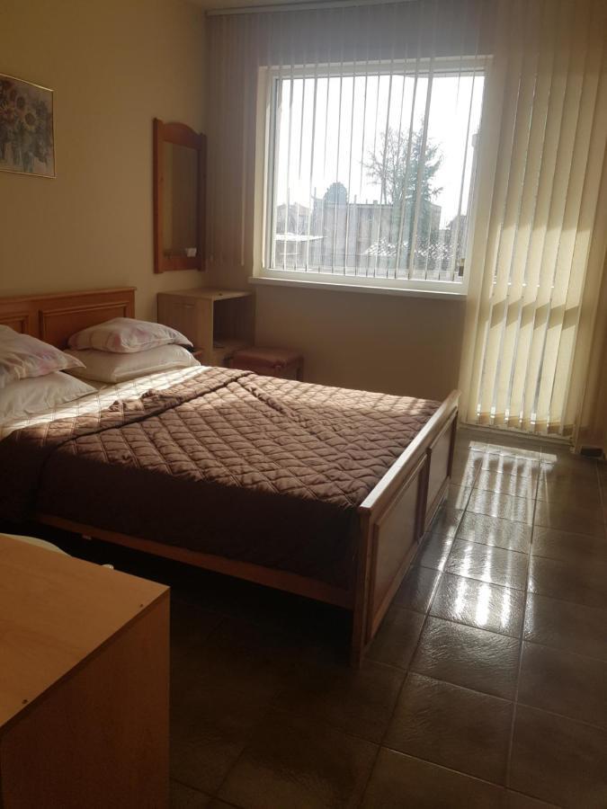Dvete Brezi Otel Burgaz Dış mekan fotoğraf