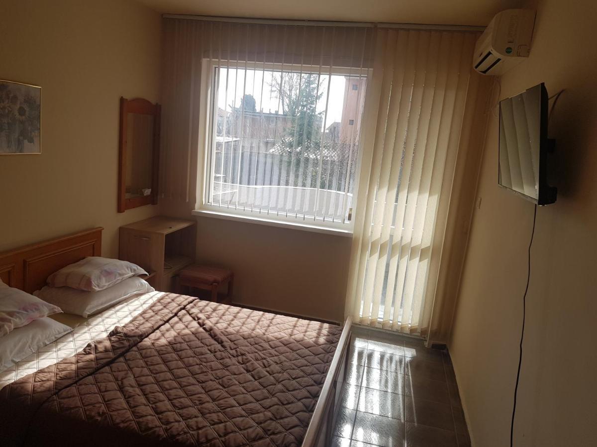 Dvete Brezi Otel Burgaz Dış mekan fotoğraf