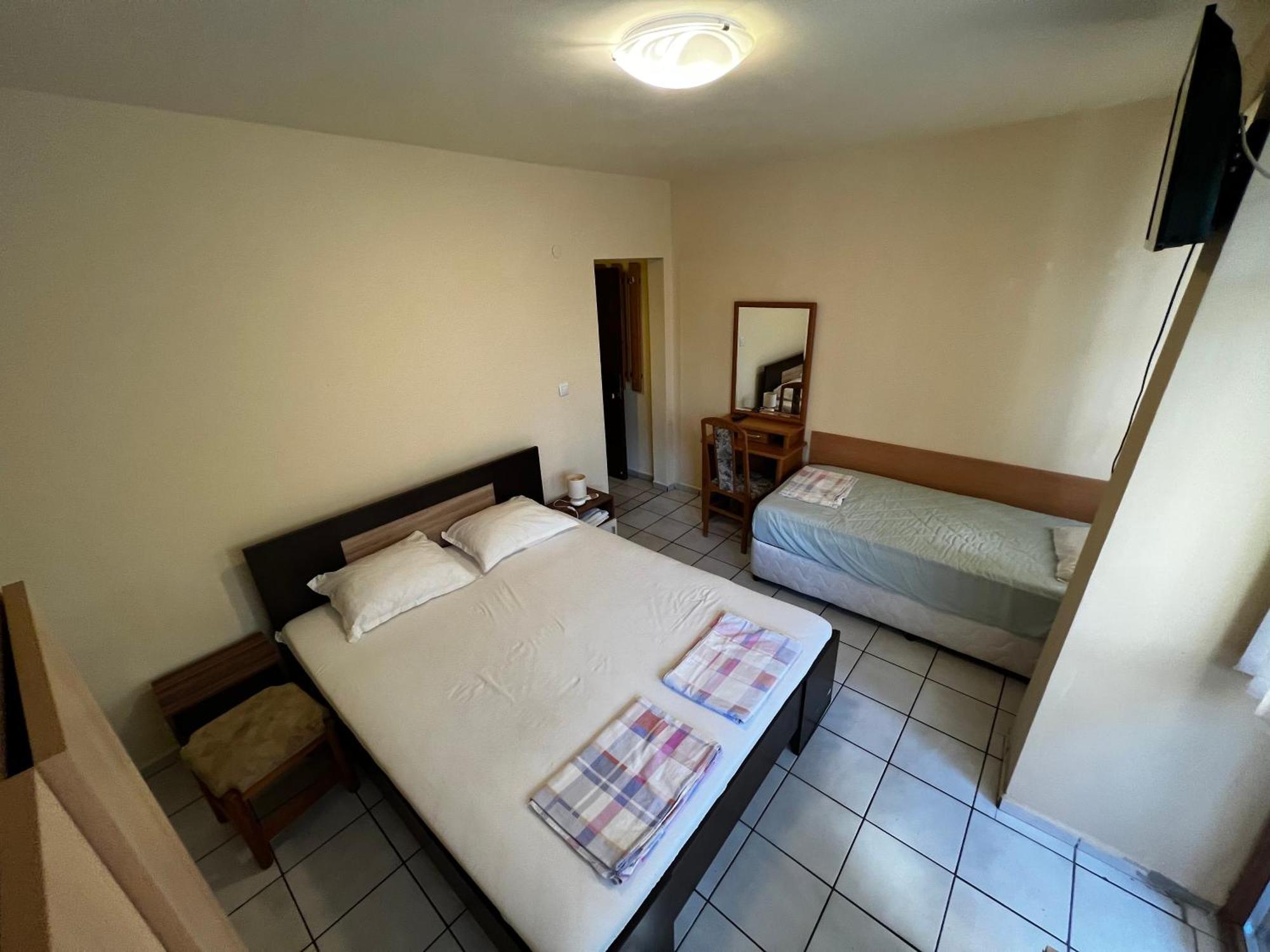 Dvete Brezi Otel Burgaz Dış mekan fotoğraf